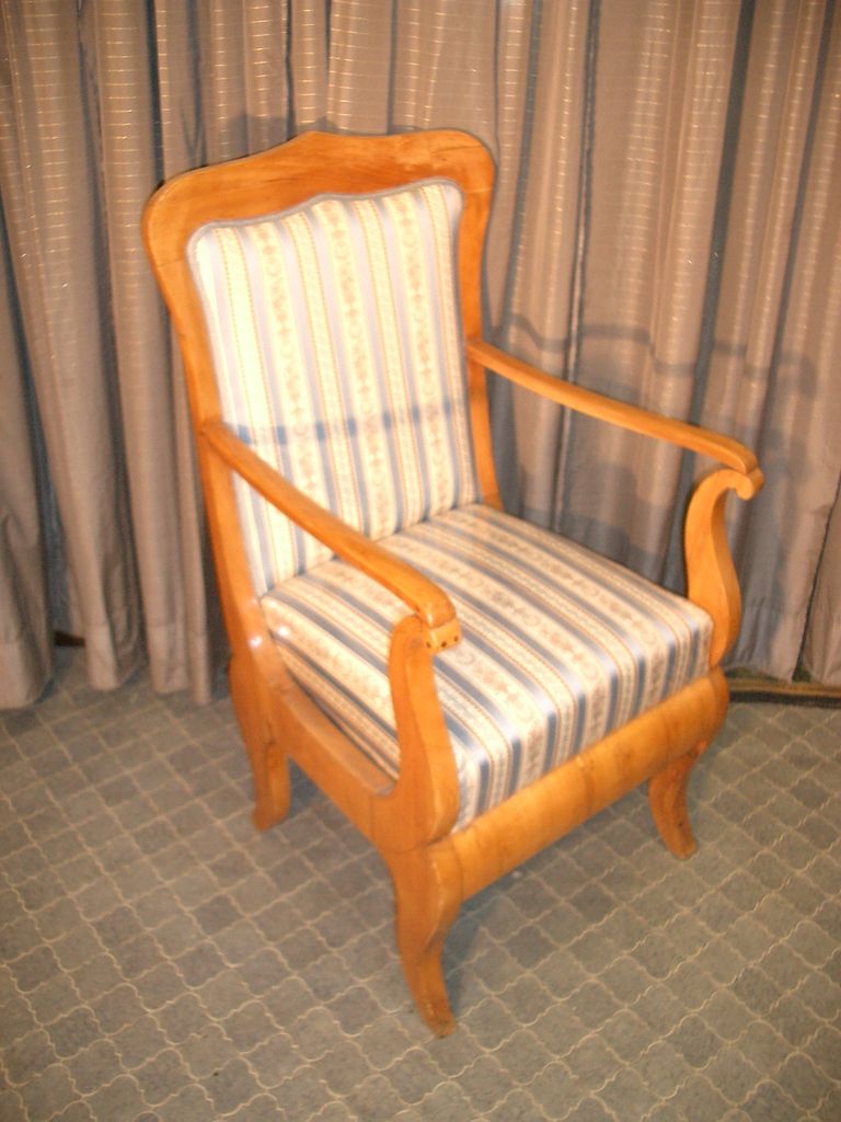 Biedermeier Kirschbaum Armlehnstuhl
