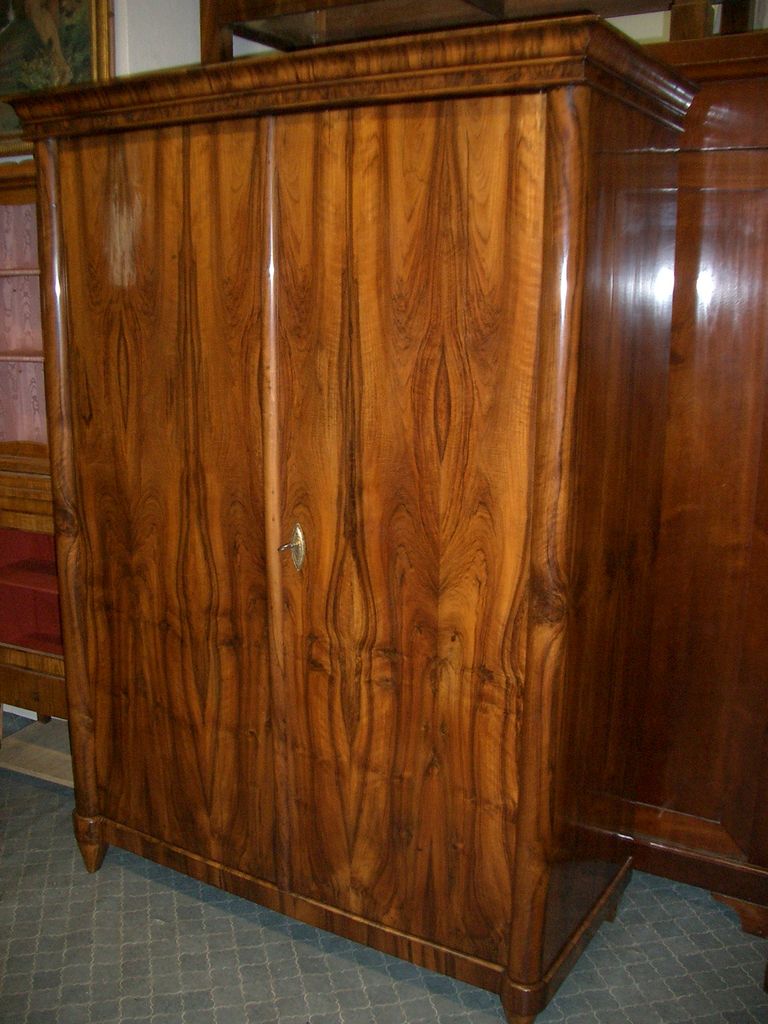 Biedermeier Nussbaum Schrank (2-Türig)