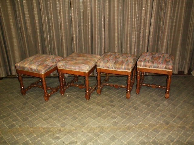 4 Hocker