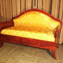 Gepolstertes Mahagoni Sofa