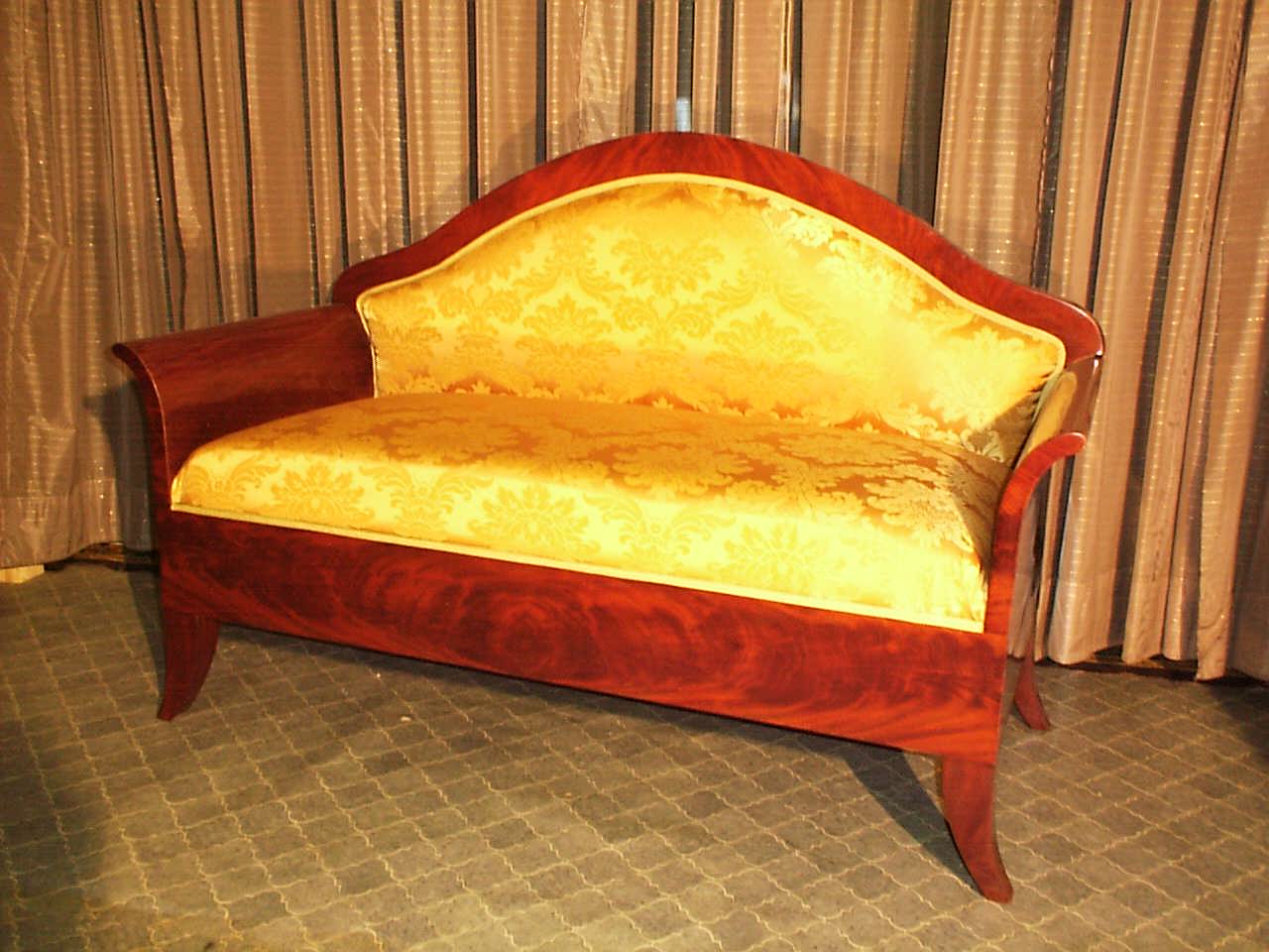 Gepolstertes Mahagoni Sofa