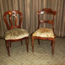 Gepolsterte Mahagoni Stühle um 1850.