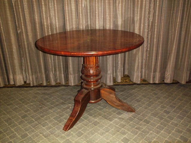 Biedermeier Nussbaum Tisch um 1840.